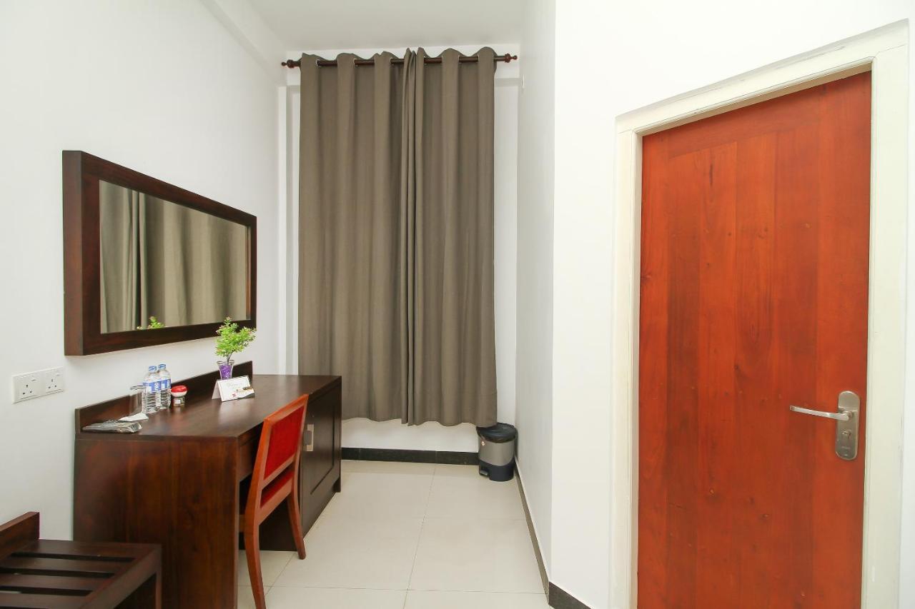 Hotel 198 Negombo Bagian luar foto